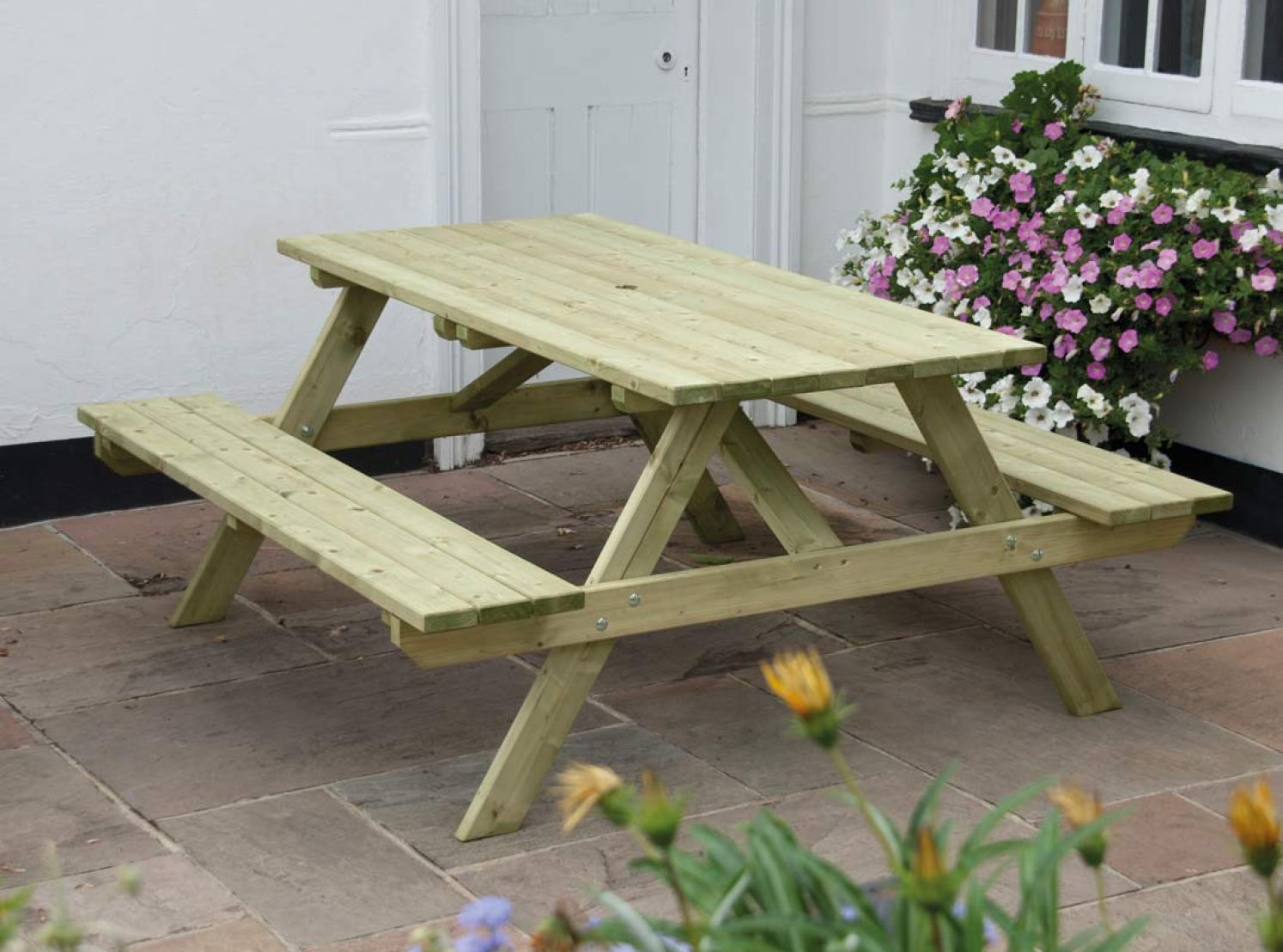 Elite Round Table & Bench Seat Garden Furniture Ashford Kent