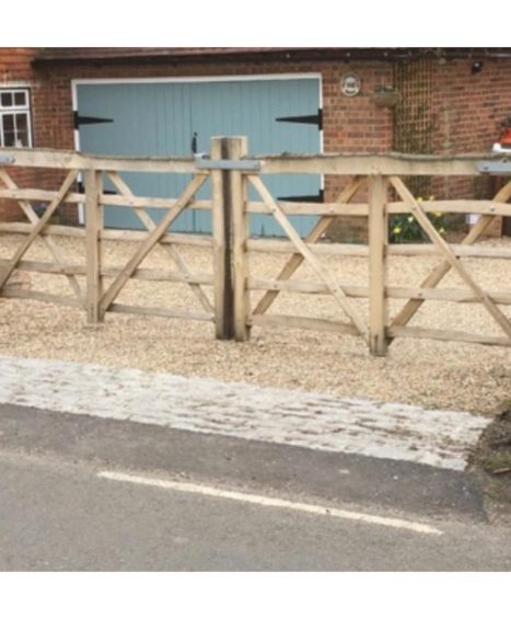 Cleft Chestnut 5 Bar Gate