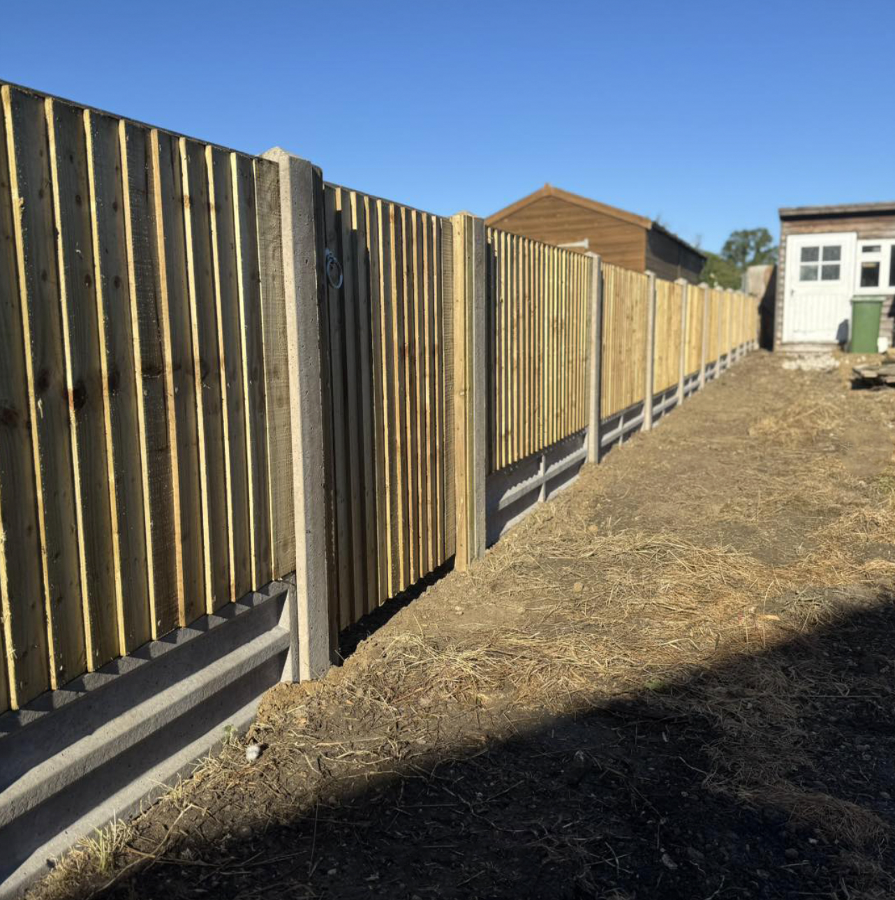 closeboard fencing installation