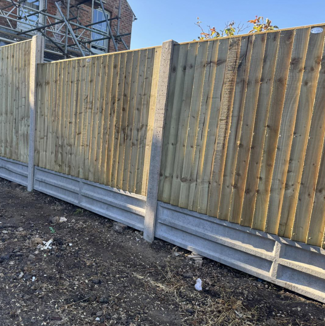 closeboard fencing installation